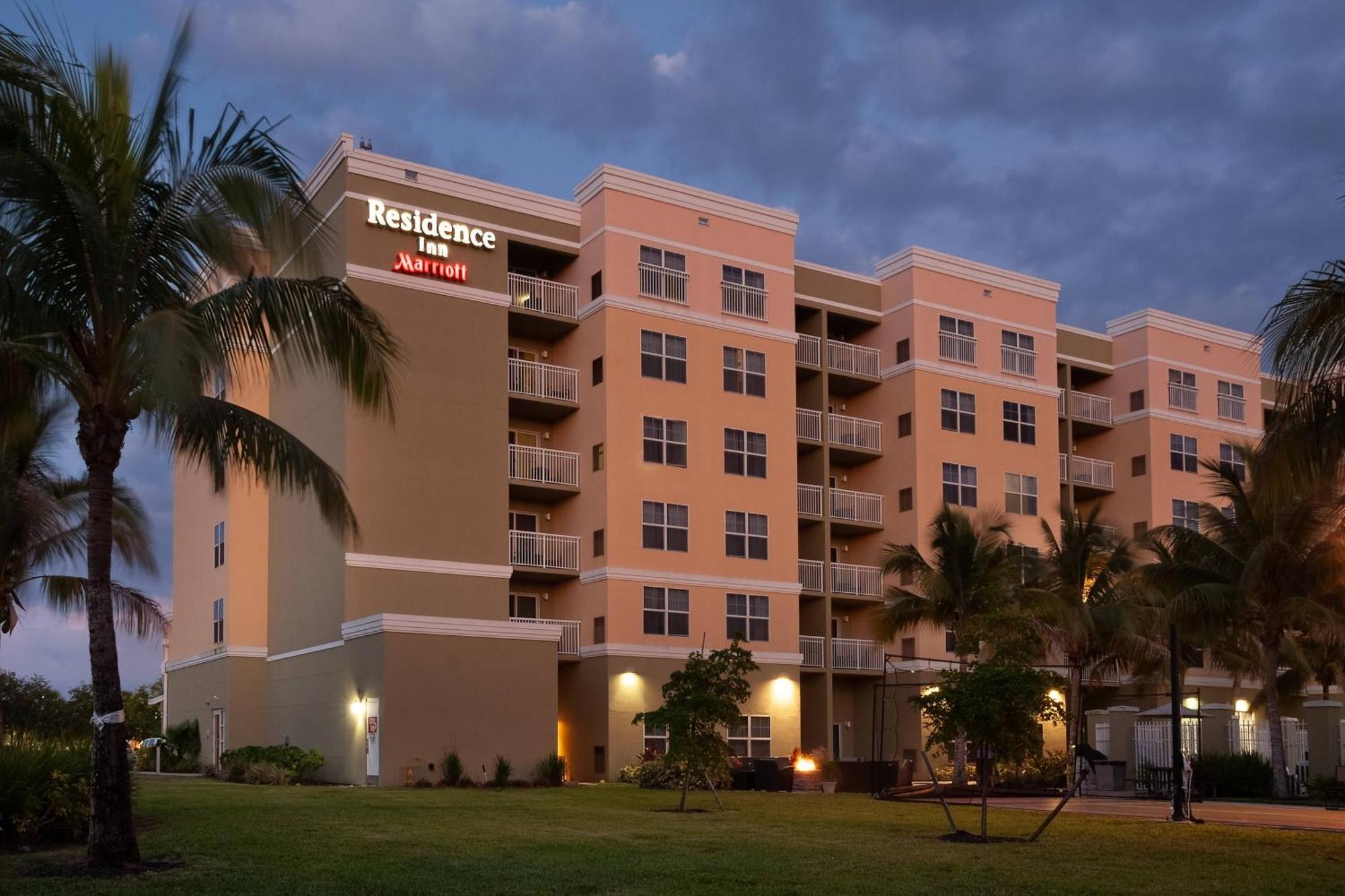 Residence Inn Fort Myers Sanibel Truckland Exterior photo